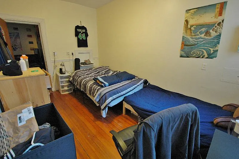 3 bed, 999 sqft, $6,000 — Photo 3