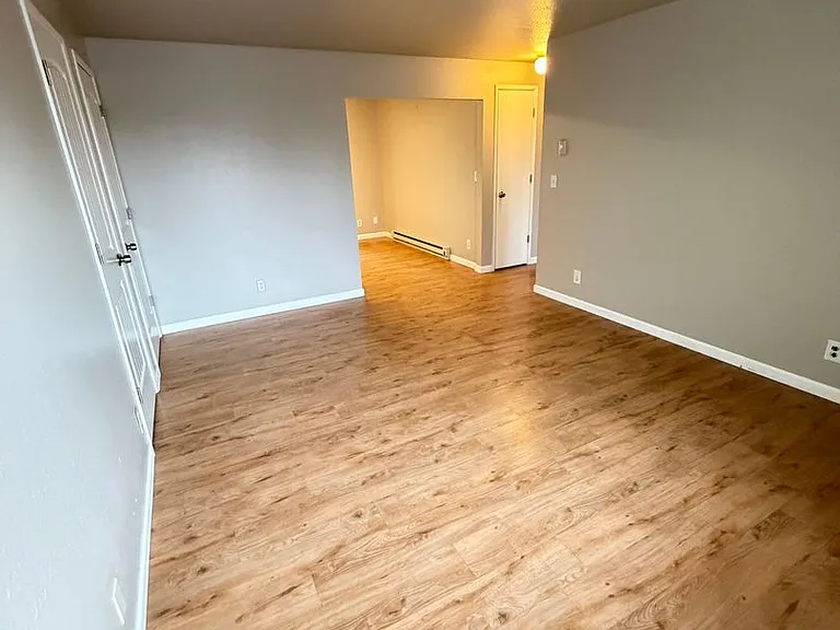 177 W C St #6 — Photo 21