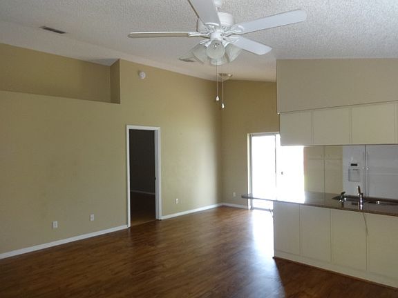 3rd image of 87 Pine Arbor Dr