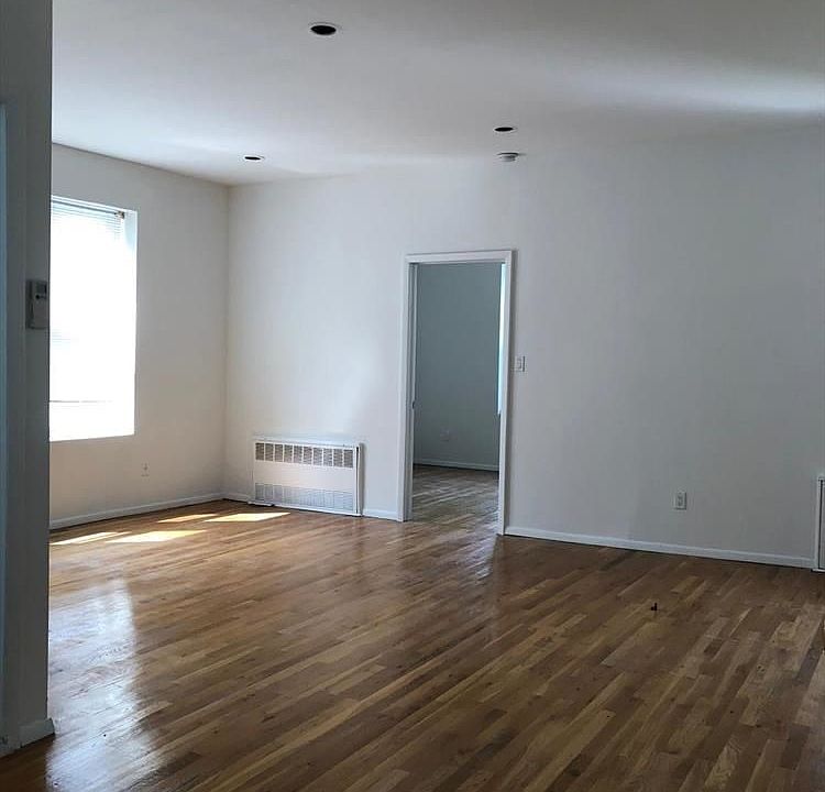 1st image of 2850 W 36th St APT 2R