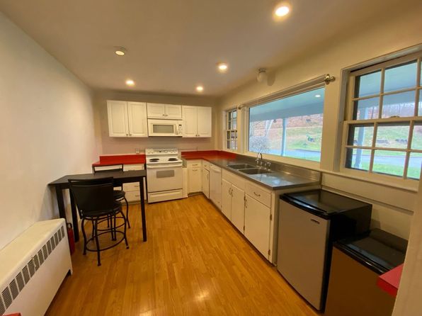 17 Lowell St APT 1