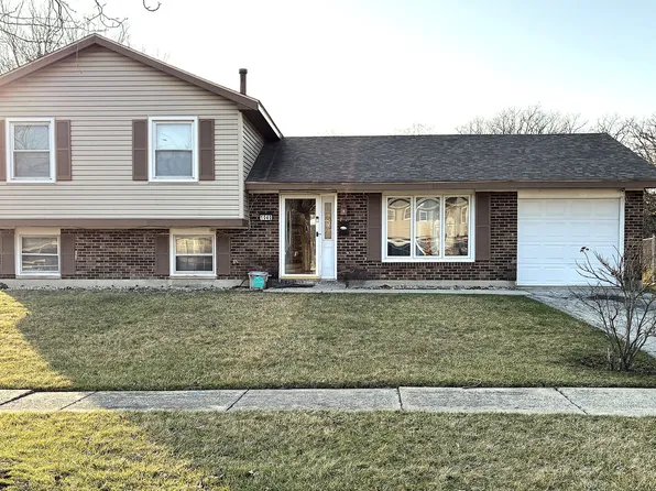 1040 Blackhawk Dr, University Park, IL 60484