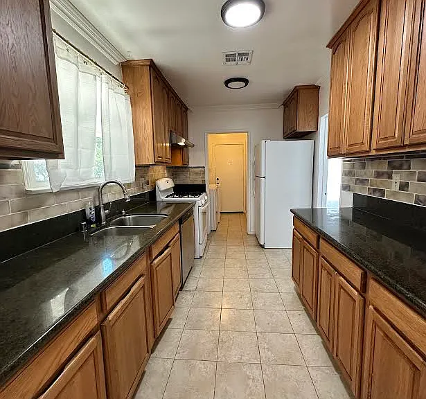 201 E Ralph St — Photo 5