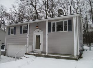 85 Trottingham Ct, Saratoga Springs, NY 12866