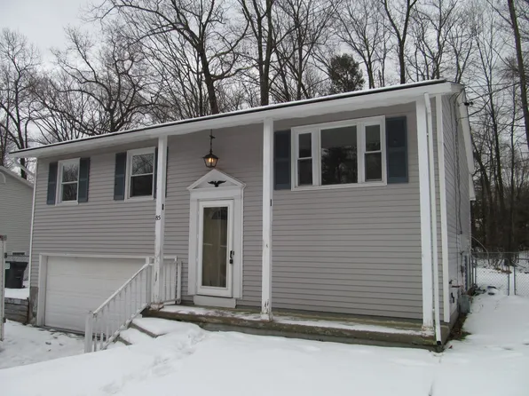 85 Trottingham Ct, Saratoga Springs, NY 12866