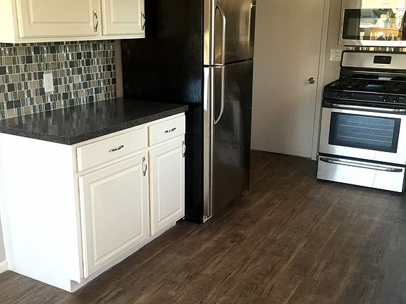 3rd image of 1823 Southampton Dr SE