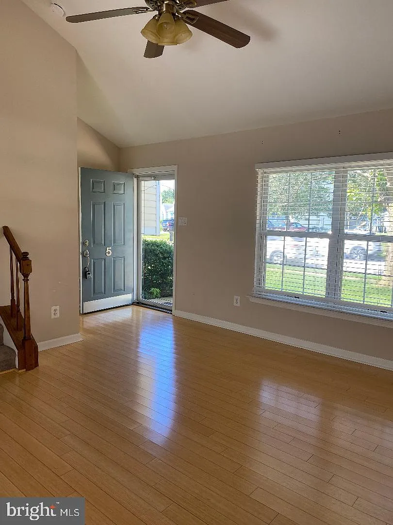 4 bed, 2.5 bath, 1600 sqft, $2,800 — Photo 3