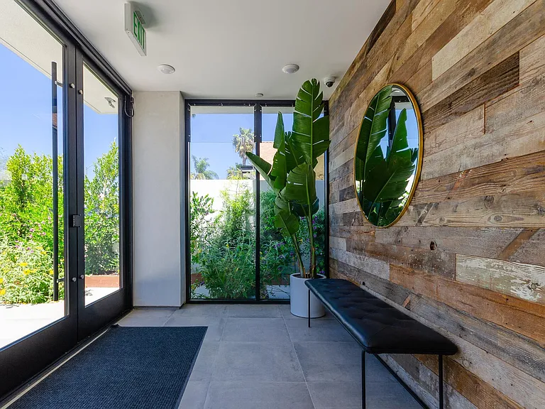 Ace on Orange Grove — Photo 8