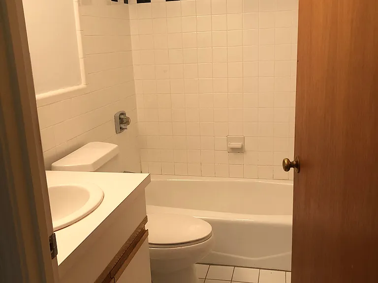 Lexington St Apartments — Photo 47