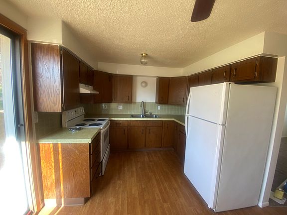 Full kitchen