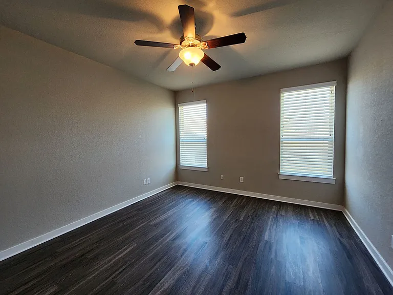 549 Creekside Frst — Photo 16