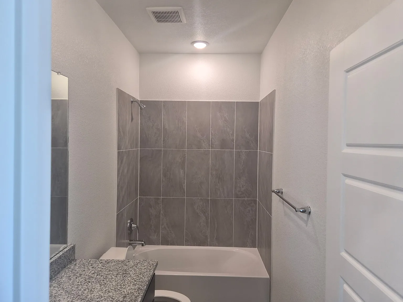 3 bed, 1175 sqft, $1,600 — Photo 4