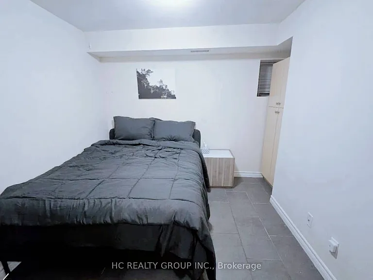 629 Bathurst St — Photo 4