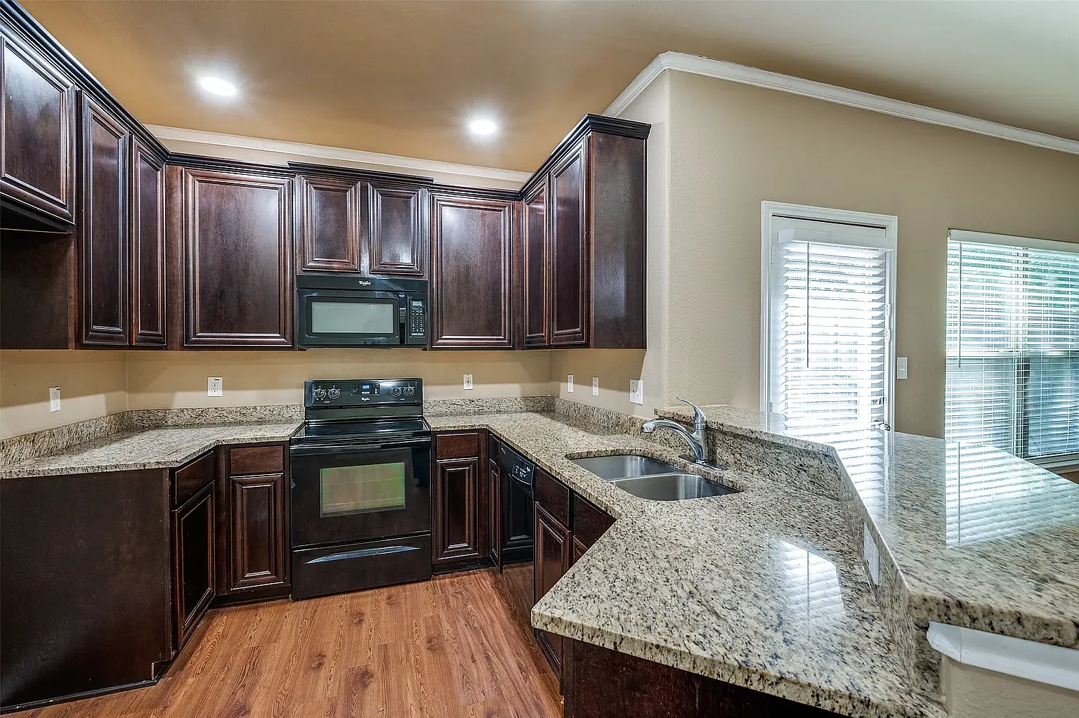 3 bed, 2.5 bath, 1503 sqft, $2,175 — Photo 4