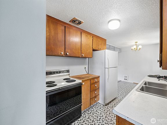 5th image of 14302 47th Avenue E