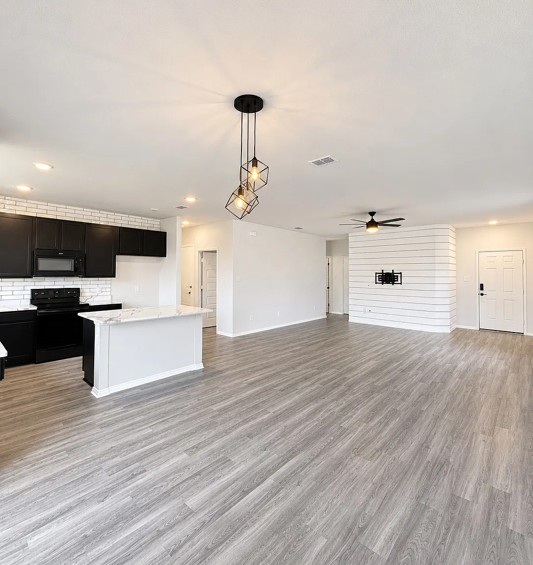 916 Billups Dr — Photo 2