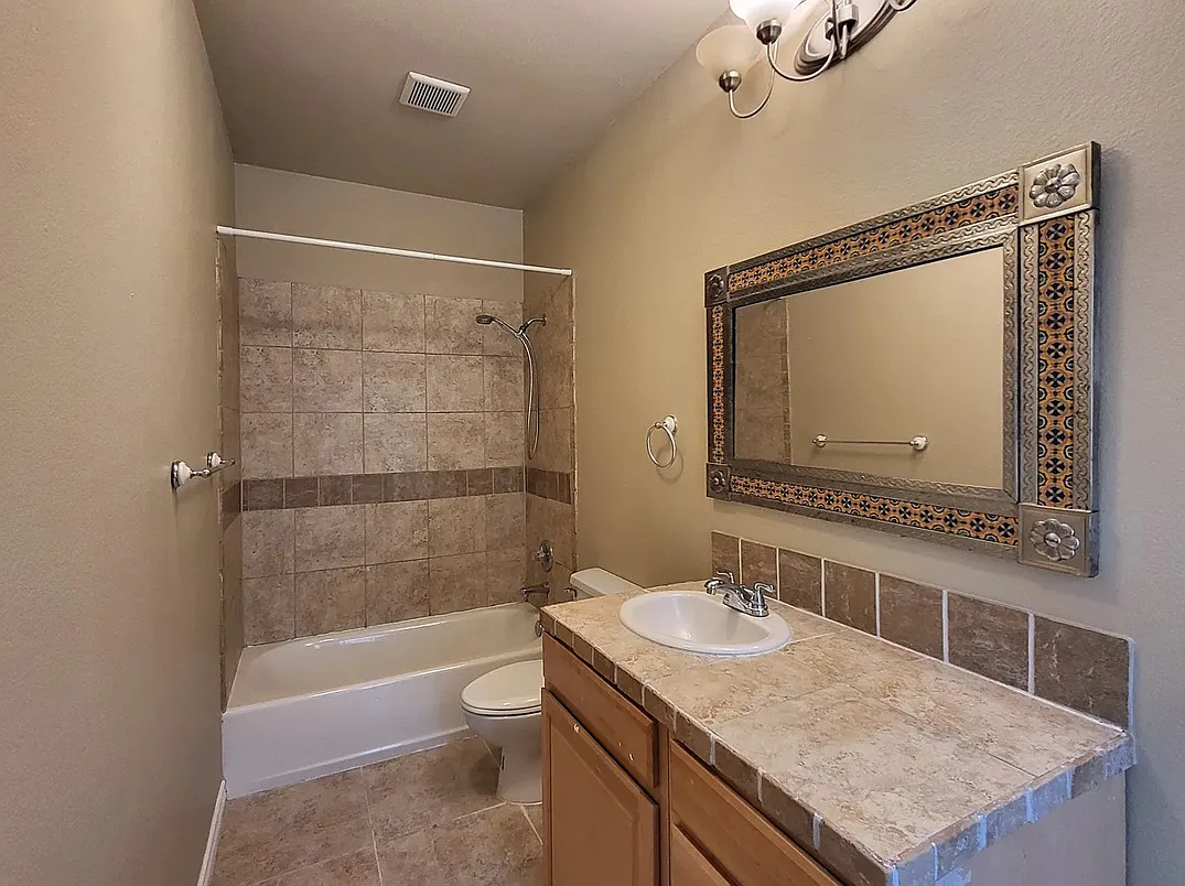 1105A N Cuernavaca Dr — Photo 4