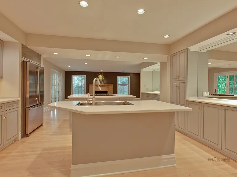 427 N Sheridan Rd — Photo 16