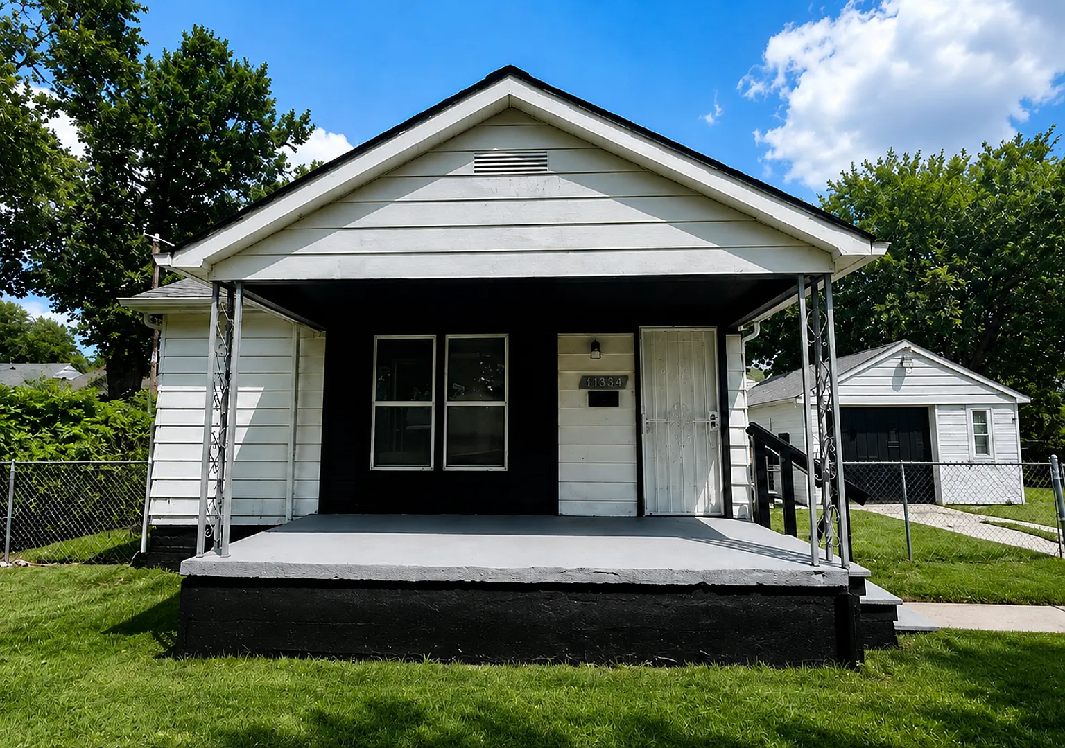 2 bed, 1.0 bath, 900 sqft, $1,250 — Photo 1
