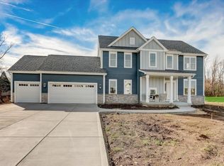 W72N1113 Augusta Ln, Cedarburg, WI 53012