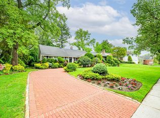 98 Shrub Hollow Rd, Roslyn, NY 11576