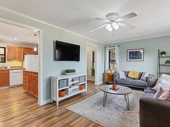 5th image of 1720 Greenwood Ct