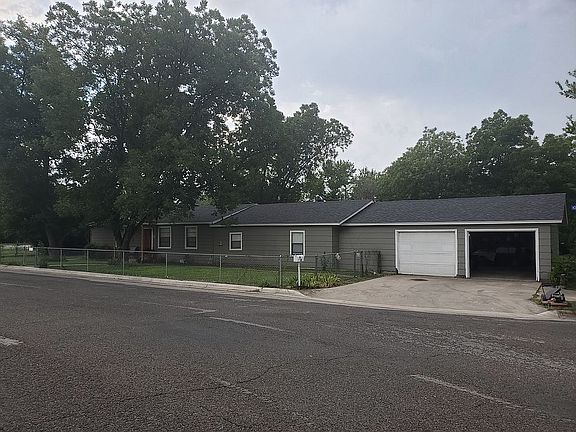 3rd image of 32 Hollywood Dr