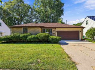 1193 Bond St, Green Bay, WI 54303