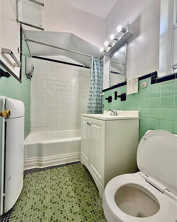 1st image of 2043 W 10th St #2A