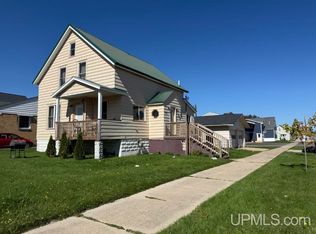 331 E Chocolay St, Munising, MI 49862