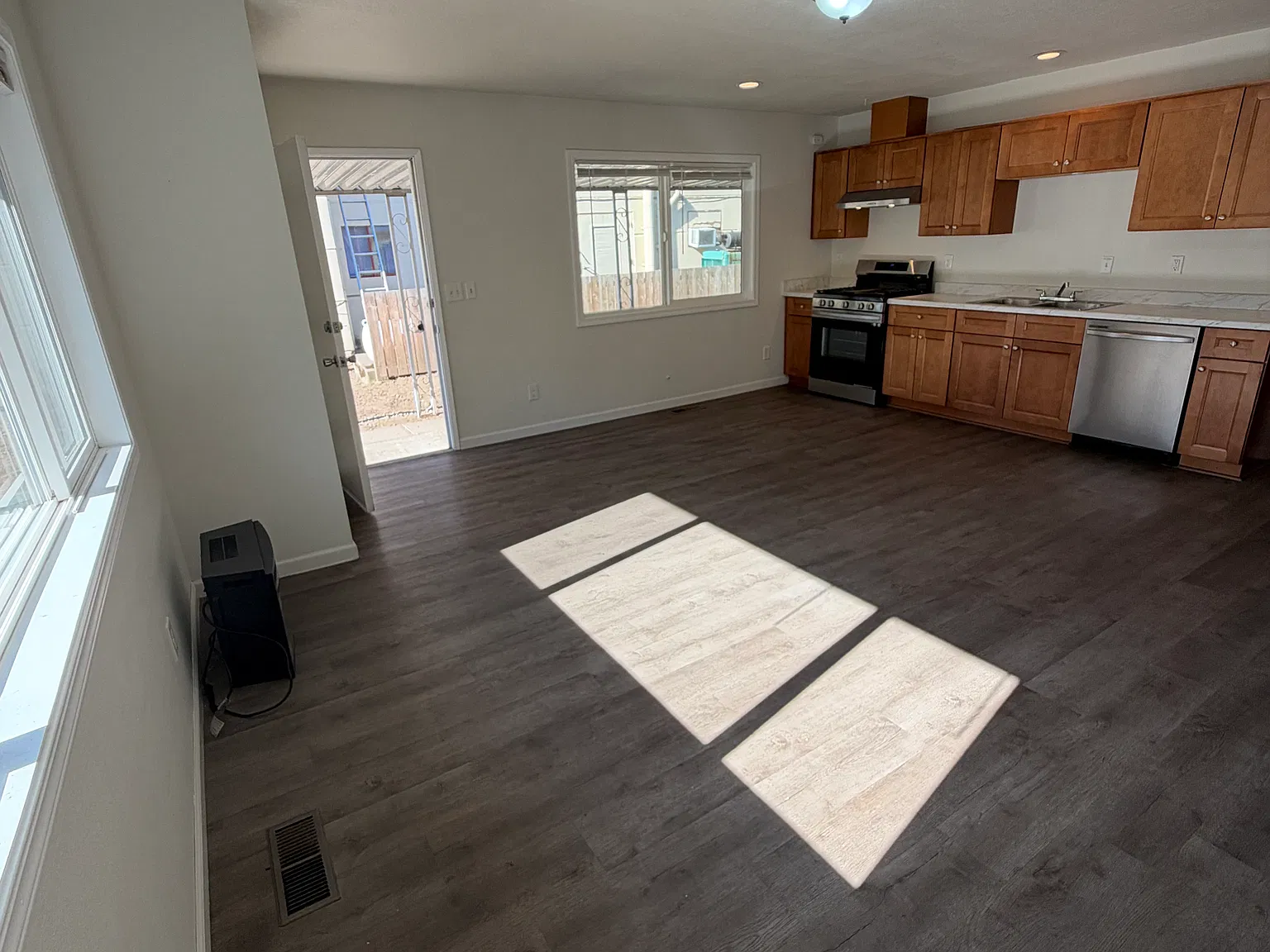 2 bed, 816 sqft, $1,595 — Photo 4