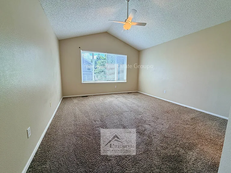 5831 Instone Cir — Photo 14