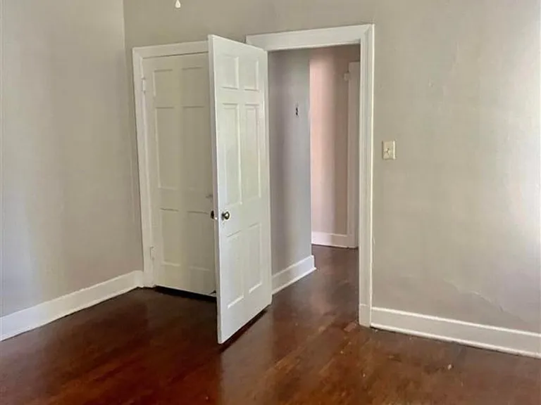 2062 Jackson Ave — Photo 2