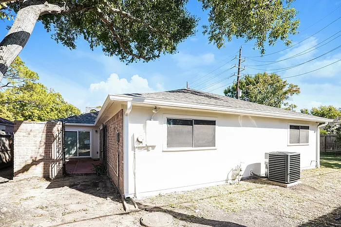 13823 Swiss Hill Dr — Photo 16