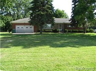 27099 King Rd, Brownstown, MI 48174