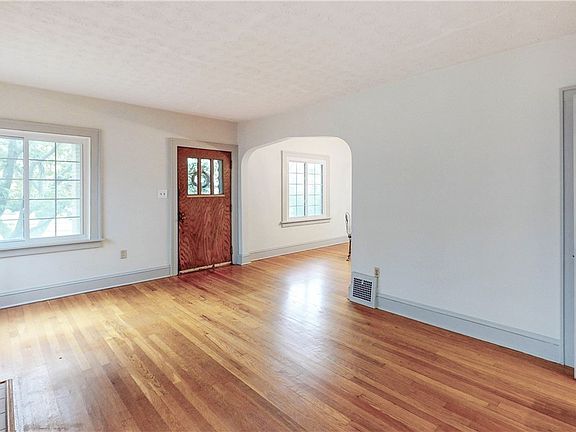 4th image of 2551 Berk St