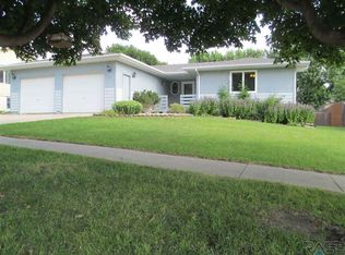 506 W 2nd St, Dell Rapids, SD 57022