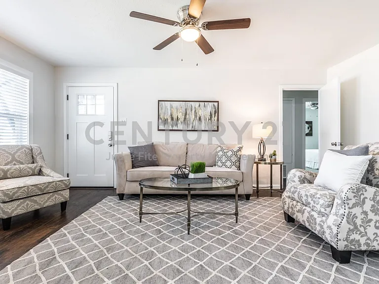 2134 Fenwick Dr — Photo 1