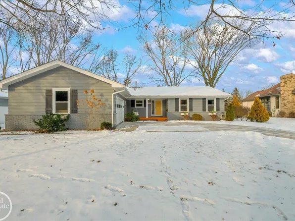 1155 N 6th St, Saint Clair, MI 48079