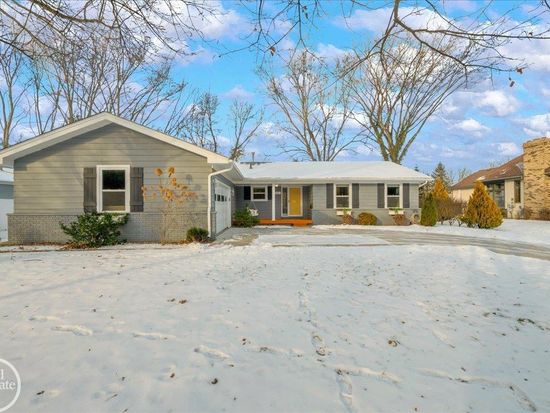 1155 N 6th St, Saint Clair, MI 48079