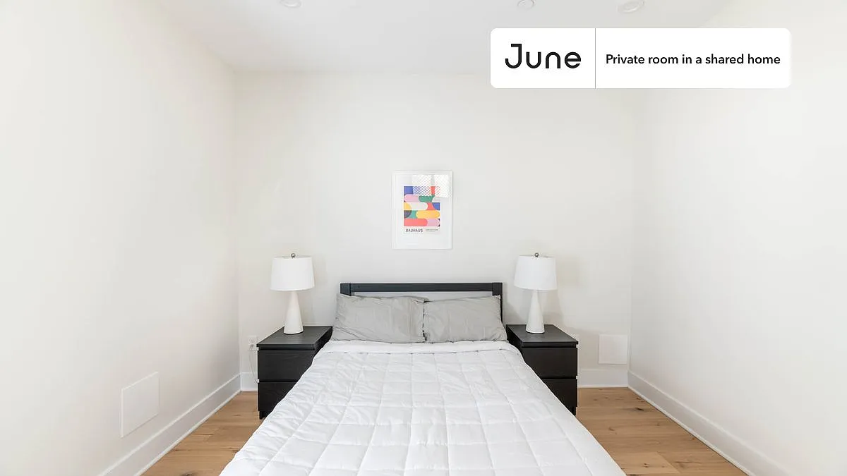 Building Photo - 1340 Harvard St NW #C
