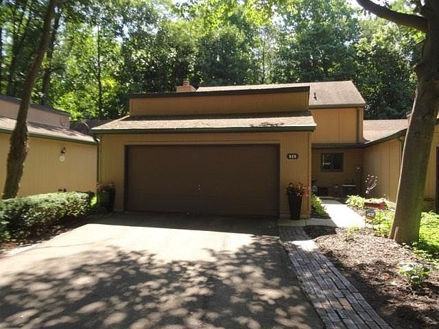 1st image of 825 Trailridge E