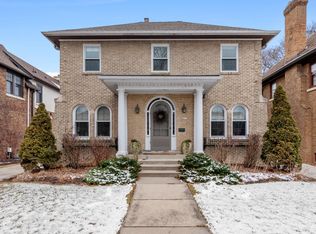 4851 N Woodburn St, Whitefish Bay, WI 53217