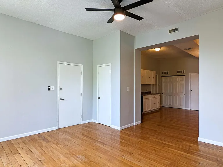 2907 S Jefferson Ave #2F — Photo 2
