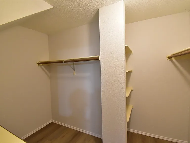 7837 Roundtable Rd — Photo 8