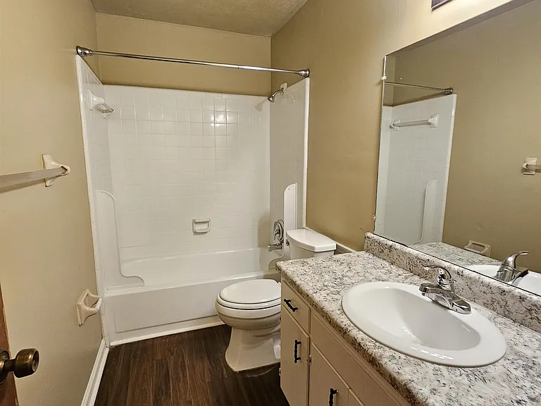 196 Locke St #D — Photo 23