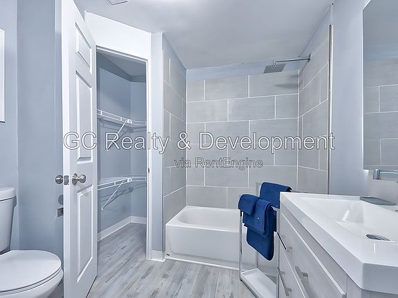 5th image of 460 W 28th Pl APT 1R