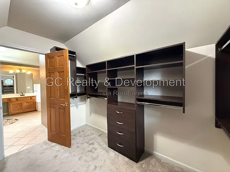 882 Clarendon Ln — Photo 33