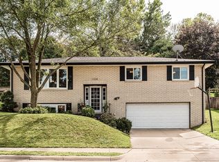 1208 Cortez Dr, Dubuque, IA 52001