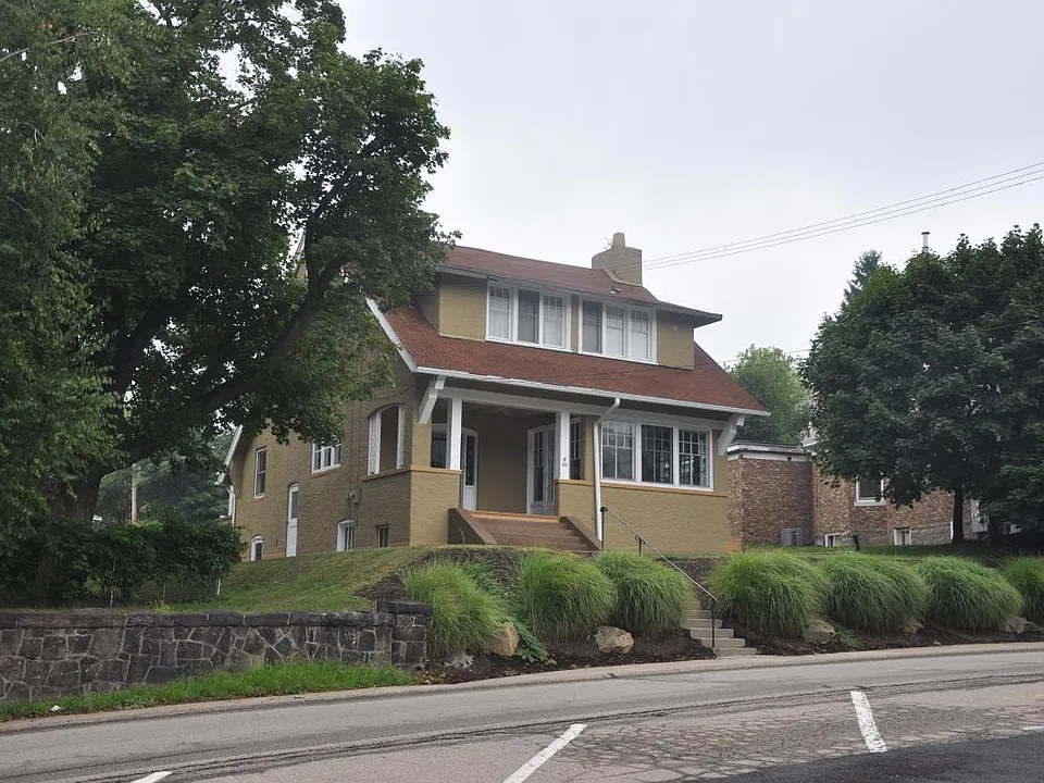 380 Center Ave #1